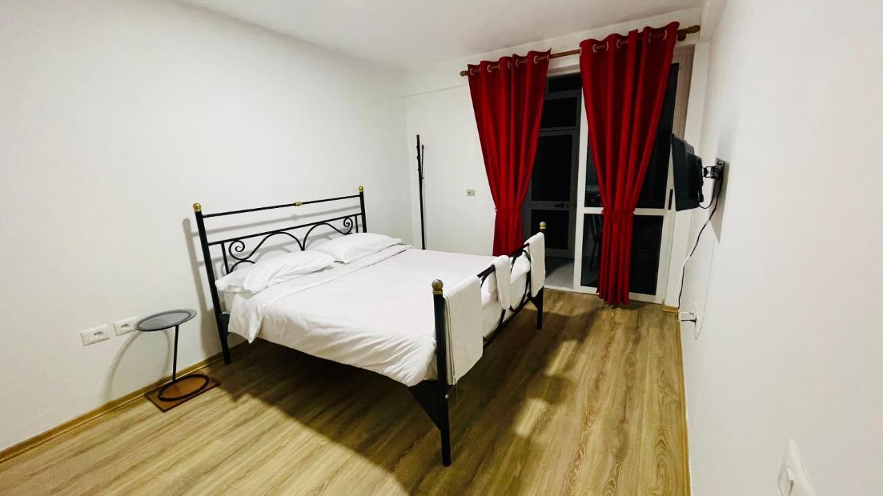 Hotel Drinos Tirana Buitenkant foto