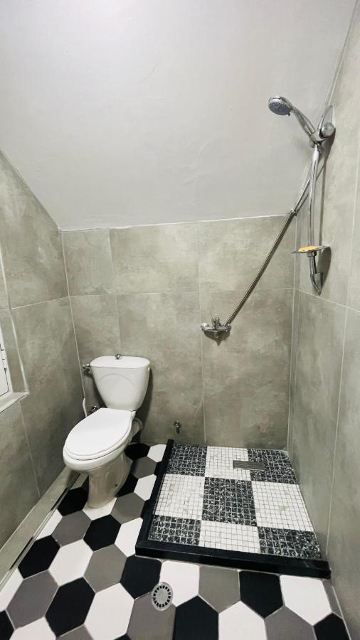 Hotel Drinos Tirana Buitenkant foto