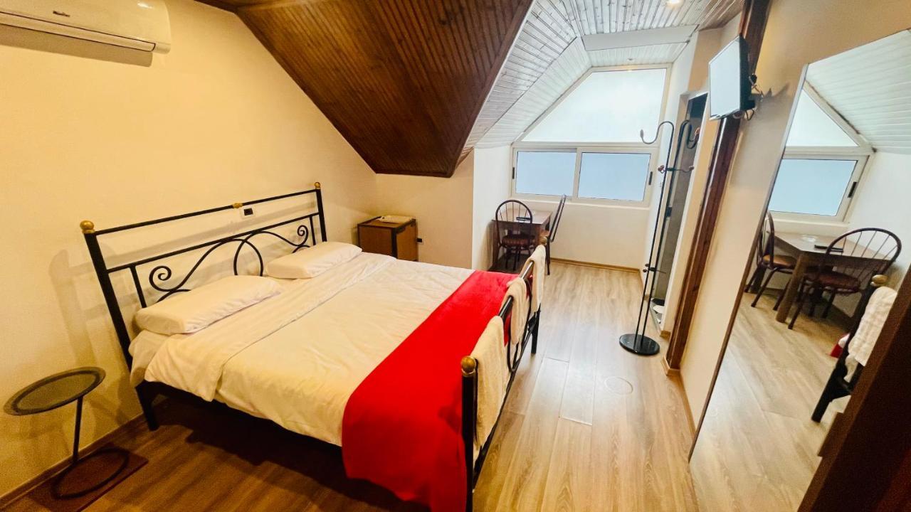 Hotel Drinos Tirana Buitenkant foto