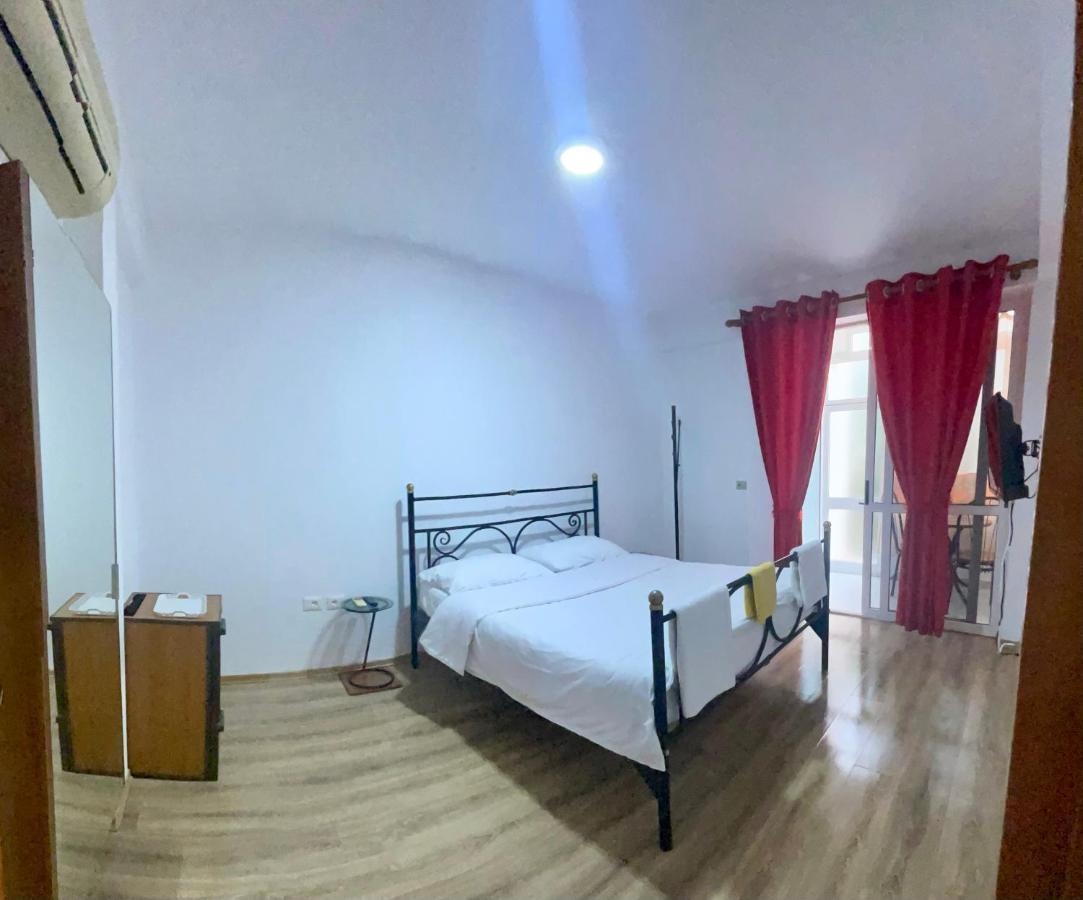 Hotel Drinos Tirana Buitenkant foto