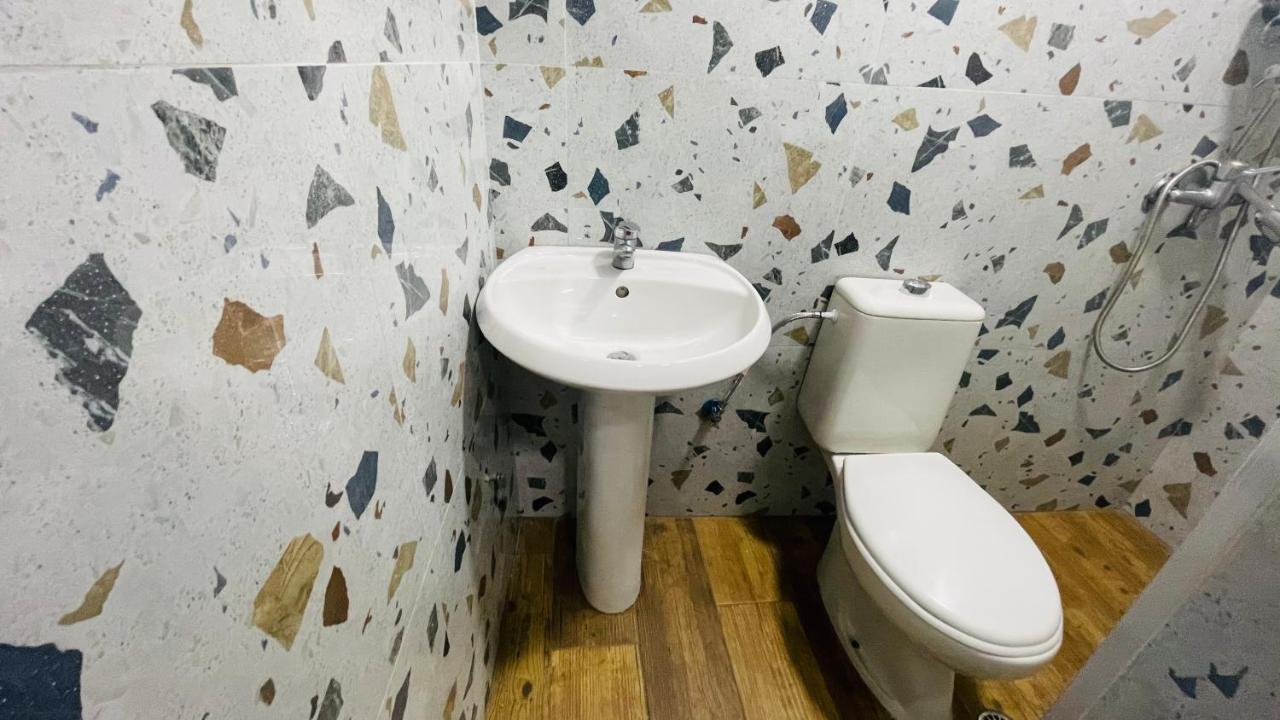 Hotel Drinos Tirana Buitenkant foto