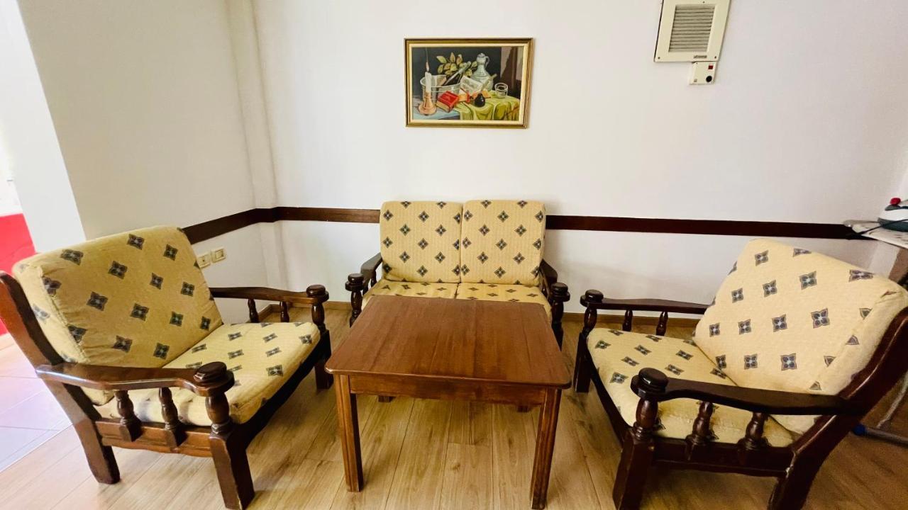 Hotel Drinos Tirana Buitenkant foto
