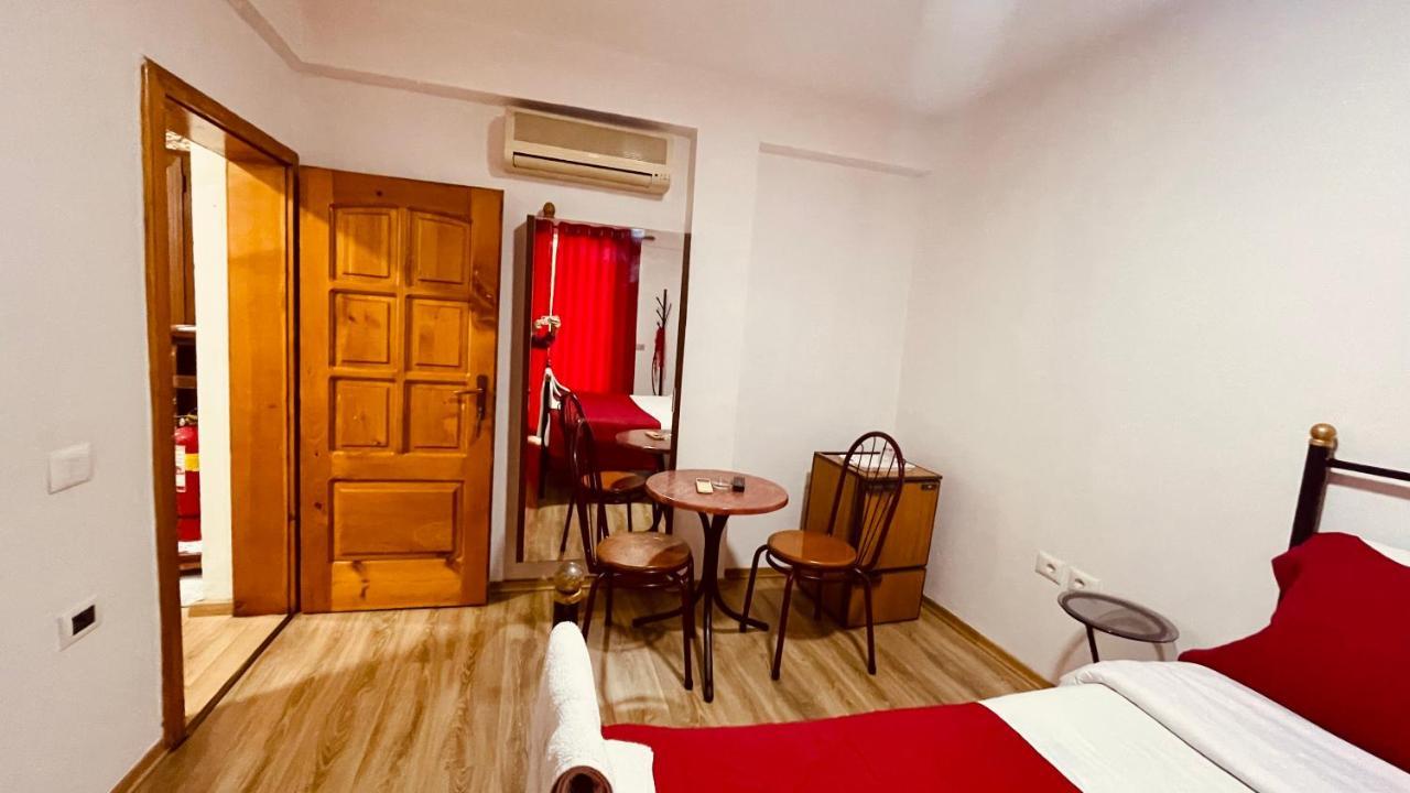 Hotel Drinos Tirana Buitenkant foto