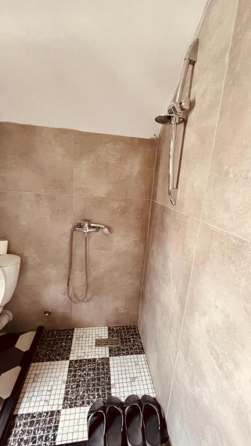Hotel Drinos Tirana Buitenkant foto
