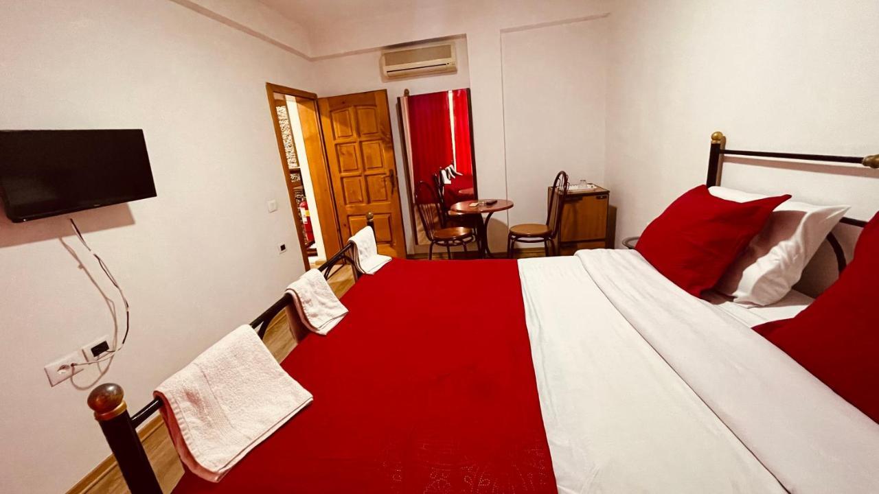 Hotel Drinos Tirana Buitenkant foto